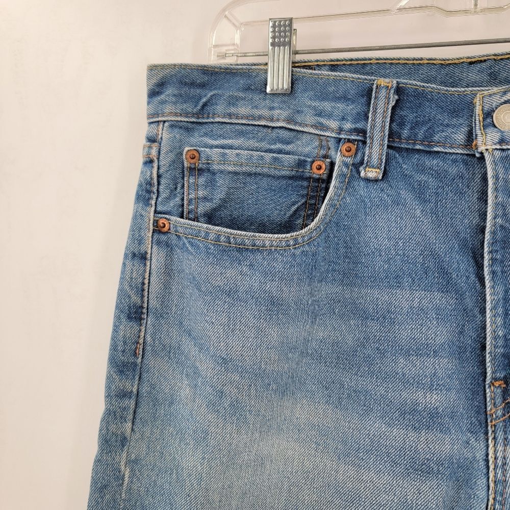 Levi's Jean Shorts Women's 34 Boho Distressed Raw Hem Long Dad Denim Bermuda - Picture 3 of 16